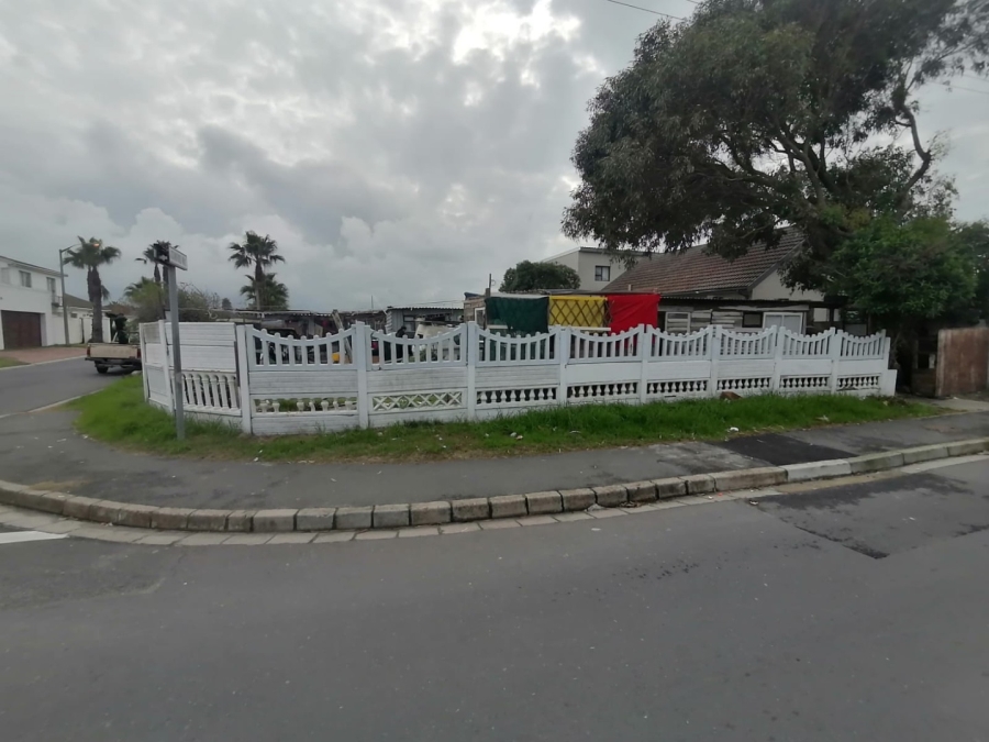  Bedroom Property for Sale in Grassy Park Western Cape